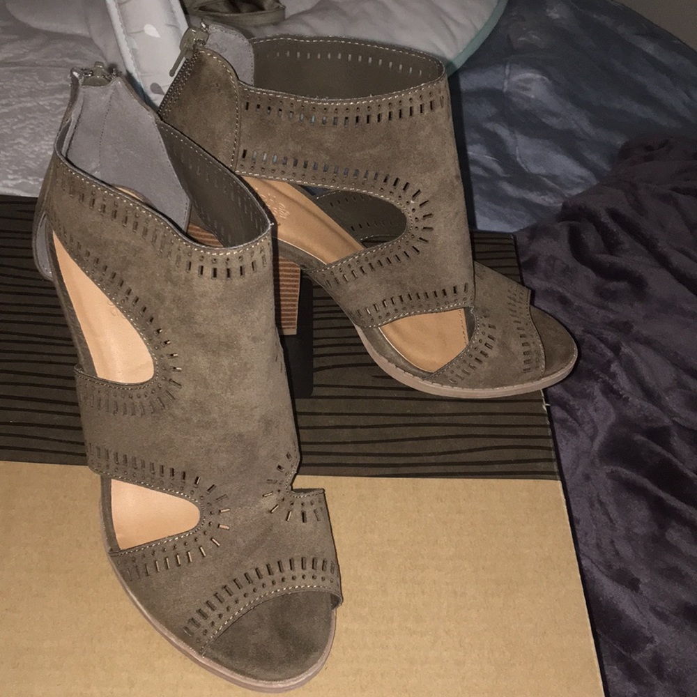 Charlotte Russe Cut-out Ankle Booties - Picture 1 of 7